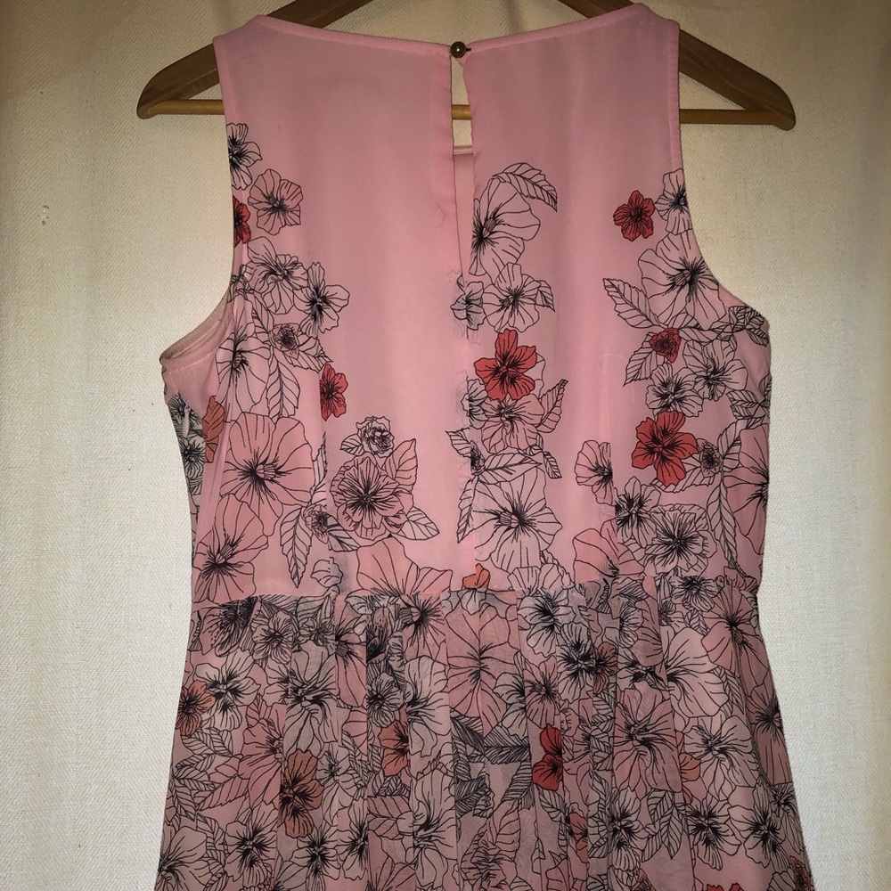 Beautiful spring dress - Picture 2 of 5